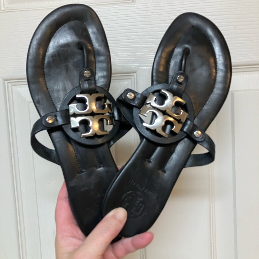 Tory Burch “Miller” sandals 🖤🌞